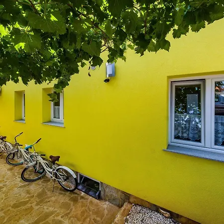 With One In Zadar, With Enclosed Garden And Wifi - 1 Km From T... Apartamento Zadar