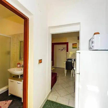 Daire With One In Zadar, With Enclosed Garden And Wifi - 1 Km From T... *