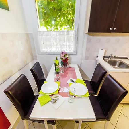 With One In Zadar, With Enclosed Garden And Wifi - 1 Km From T... Apartamento *