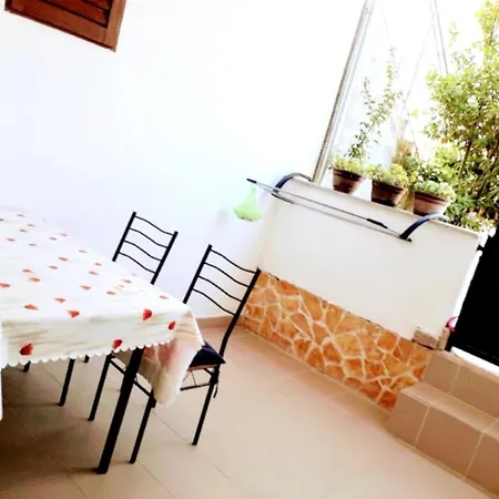 With One In Zadar, With Enclosed Garden And Wifi - 1 Km From T... 扎达尔