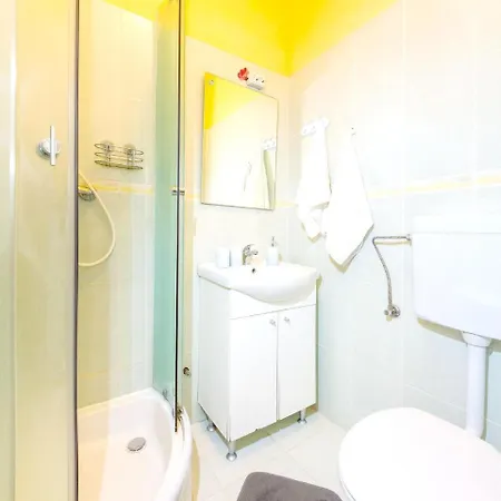 With One In Zadar, With Enclosed Garden And Wifi - 1 Km From T... 公寓 扎达尔