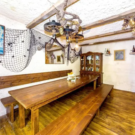 With One In Zadar, With Enclosed Garden And Wifi - 1 Km From T... 扎达尔