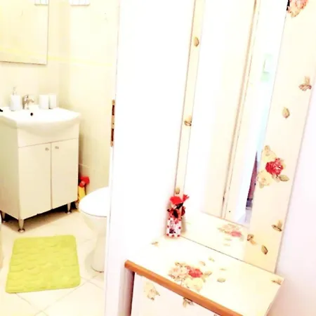 With One In Zadar, With Enclosed Garden And Wifi - 1 Km From T... 公寓 *