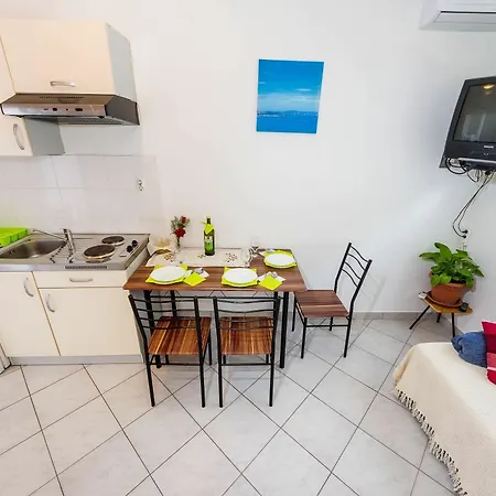 With One In Zadar, With Enclosed Garden And Wifi - 1 Km From T... 扎达尔