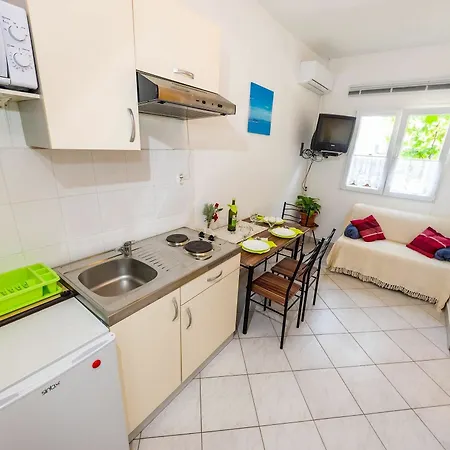With One In Zadar, With Enclosed Garden And Wifi - 1 Km From T... 公寓
