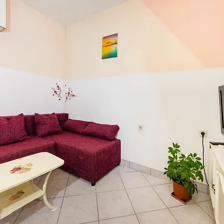With One In Zadar, With Enclosed Garden And Wifi - 1 Km From T... 公寓 扎达尔