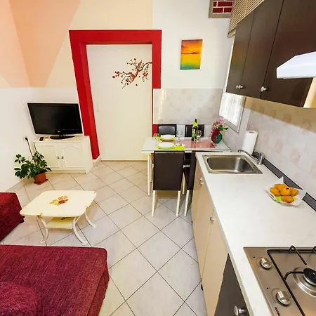 With One In Zadar, With Enclosed Garden And Wifi - 1 Km From T... 公寓 *